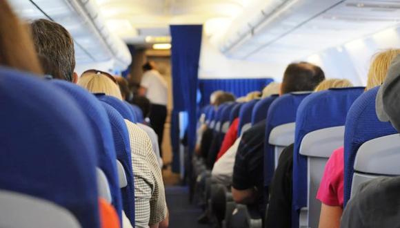 Proyecto de ley busca que los pasajeros tengan la libertad de seleccionar de forma gratuita el asiento de su preferencia, así como de poder llevar 10 kilos en la cabina de equipaje sin costo alguno.. (Foto referencial: Pixabay)
