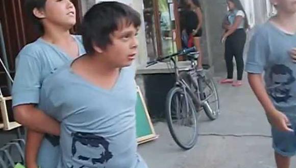 El video de un niño peleando en Argentina  nació en YouTube, pero se ha convertido en un meme viral de Facebook y otras redes sociales.