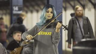 Venció la anorexia y ahora es una violinista talentosa [VIDEO]