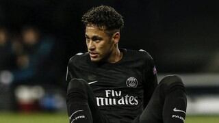 Neymar se unta crema en la cara durante partido y las redes lo ridiculizan