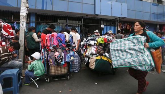 Ambulantes siguen en Mesa Redonda pese a prohibición