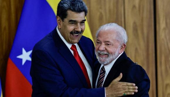 Nicolás Maduro no visitaba Brasil desde enero de 2015. En la foto, junto al presidente de ese país, Luiz Inácio Lula da Silva. (Reuters).