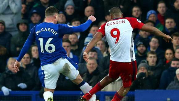 James Mc Carthy, mediocampista del Everton, sufrió la fractura de su pierna derecha por culpa de una dura entrada de Salomón Rondón. (Foto: AFP)