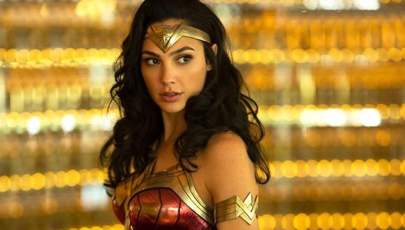 En la adaptación cinematográfica del 2017, protagonizada por Gal Gadot, Wonder Woman dejó de lado las botas de tacón y el escote pronunciado.