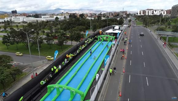 Colombia: Así gozan los bogotanos en el tobogán de 350 metros de largo.  Foto: Captura de video