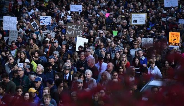 Masiva protesta en Pittsburgh contra la visita de Trump | Foto: AFP