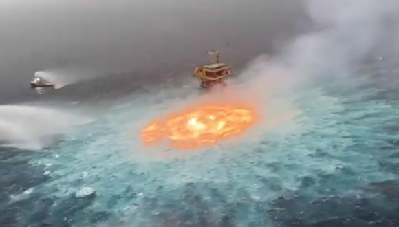 Fuga en un gasoducto submarino provocó una bola de fuego subacuática que parecía hervir las aguas del Golfo de México. (Redes sociales).