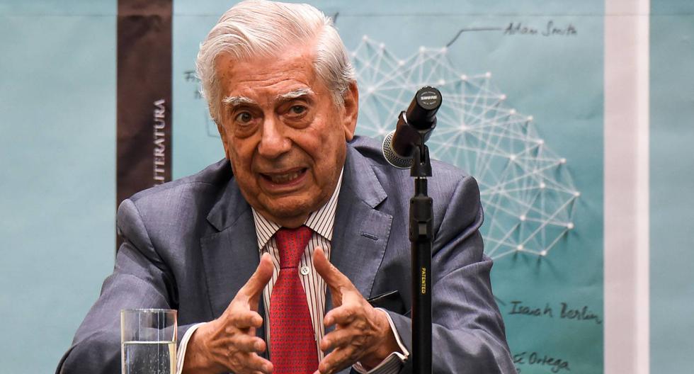 Mario Vargas Llosa es el tercer escritor en recibir este galardón desde su creación en el 2017. (Foto: AFP)