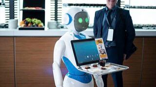 Enjoy Budapest Café, la primera cafetería atendida por robots en Hungría