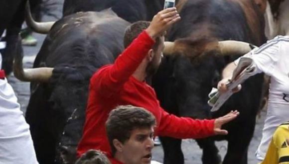 Se tomó un ‘selfie’ mientras corría de los toros en San Fermín