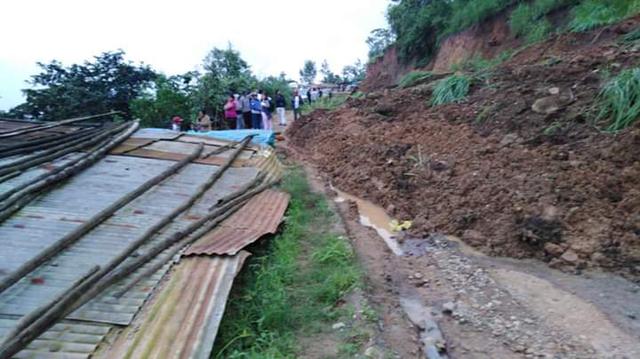 Piura: huaico bloquea por seis horas la carretera Canchaque - Huancabamba. (Foto: cortesía)