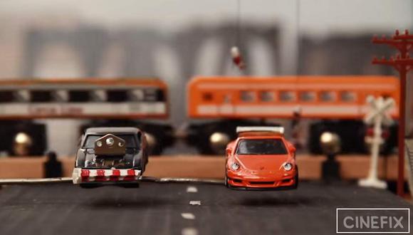 Escena final de Rápidos y Furiosos con autos de juguete [VIDEO]