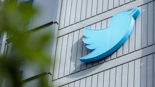 Twitter estaría subastando una estatua gigante del pájaro azul y otros artículos de su sede principal