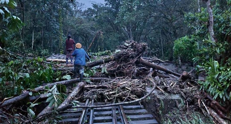 El deslizamiento ocurrió durante el último domingo por el Km 117, margen derecha del río Vilcanota, sector Mandor, en la ruta Hidroeléctrica - Machu Picchu Pueblo, vía alterna a la maravilla mundial conocida como la ruta Amazónica. (Municipalidad distrital de Machupicchu)