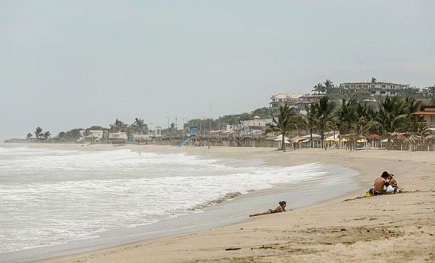 Derrame de petróleo no afecta por ahora las playas de Zorritos