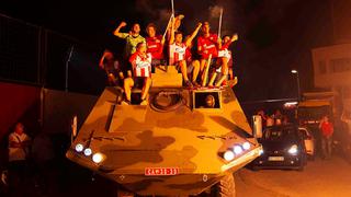 Champions League: Estrella Roja clasificó a la fase de grupos y jugadores celebraron con un tanque de guerra