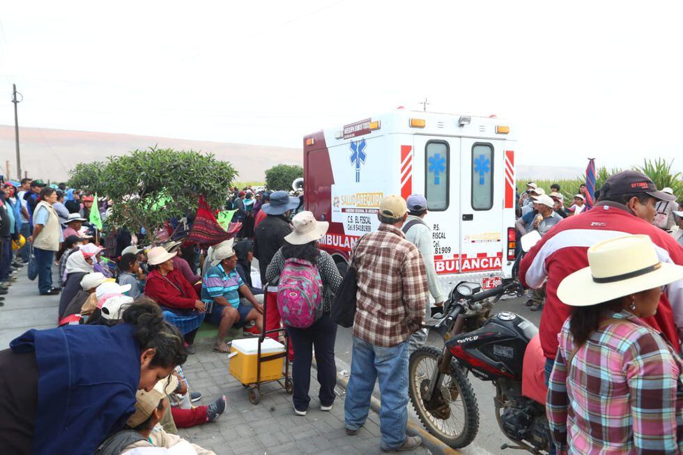 La población del Valle de Tambo en el día 109 de paro indefinido. (Foto: Alessandro Currarino/Enviado especial)