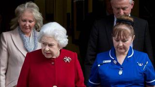 Reina Isabel II dejó el hospital luego de ser internada por una infección estomacal