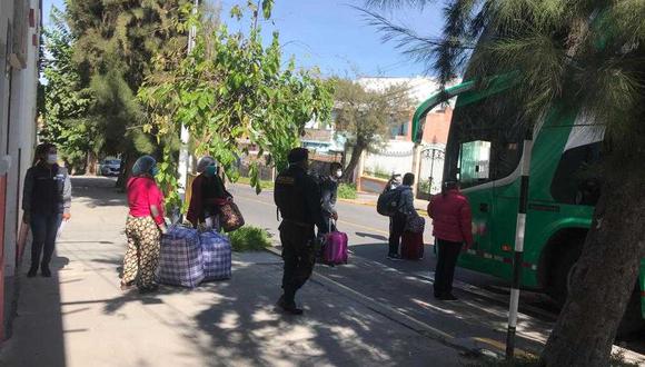 Arequipeños varados en la capital retornan a la Ciudad Blanca en nueve buses (Foto: Zenaida Condori)