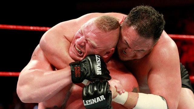 Así entró al ring Brock Lesnar. (Foto: WWE)