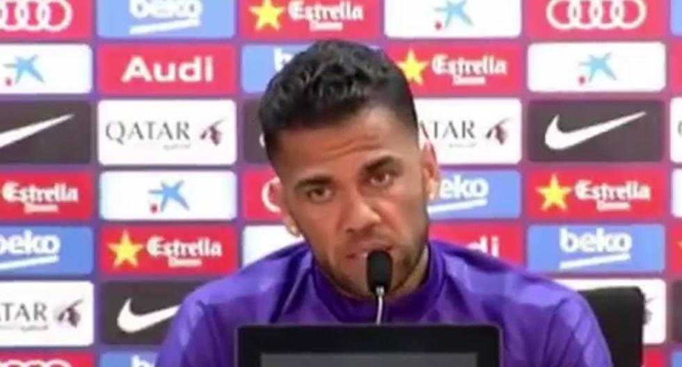 Dani Alves tiene un problema con el diario Marca. (Foto: Captura)