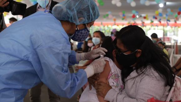 Vacunación contra el COVID-19 para menores de 5 a 11 años comenzó el lunes 24 de enero y busca asegurar el retorno a clases presenciales para marzo próximo | Foto: Britanie Arroyo / @photo.gec
