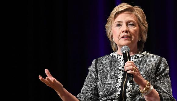 Hillary Clinton escribió un extenso mensaje en su cuenta de Facebook para dsculparse por falta de firmeza. (AFP)