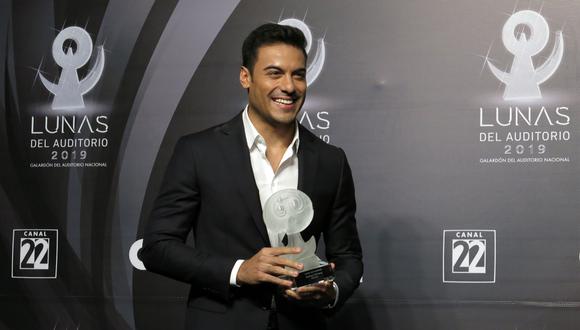 Carlos RIvera fue reconocido por su gira "Guerra Tour". (Foto: AP)