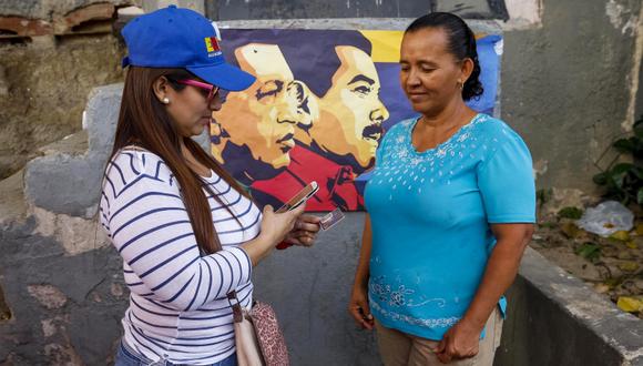 Ciudadanos se concentraban en "Puntos Rojos" para registrar sus Carné de la Patria luego de votar durante las elecciones presidenciales del domingo en Venezuela. (Foto: EFE/Edwigne Montilva)