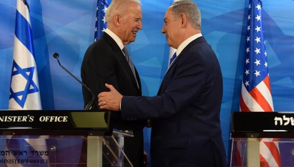 IMAGEN DE ARCHIVO | El presidente de los Estados Unidos, Joe Biden, quien era vicepresidente en ese año, y el primer ministro israelí, Benjamin Netanyahu. (Foto de DEBBIE HILL / PISCINA / AFP)