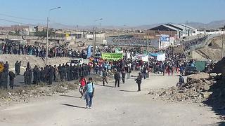 Arequipa: manifestantes bloquearon puentes por reducción del canon minero