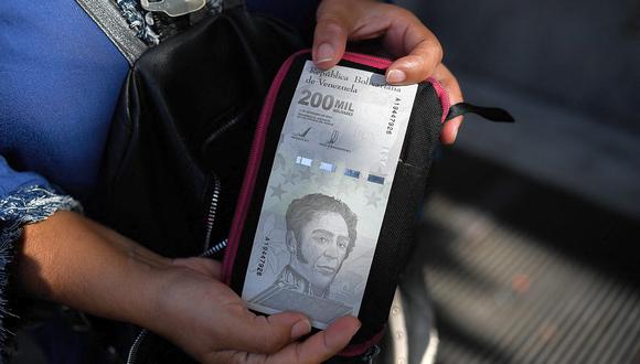 El dólar se negociaba a 4,1 millones de bolívares soberanos en Venezuela este viernes. (Foto: AFP)