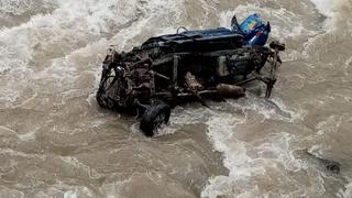 Apurímac: cinco muertos deja caída de camioneta a un barranco en Aymaraes 