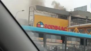 San Juan de Miraflores: reportan incendio en el centro comercial Open Plaza Atocongo | VIDEO