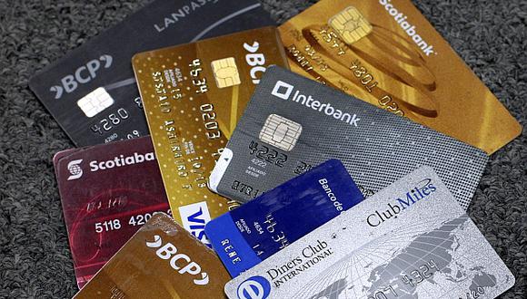 Hay alrededor de 8 millones de tarjetas de crédito con una línea de crédito autorizada por un monto de S/64.775 millones a julio del 2017, según datos de Asbanc. (Foto: El Comercio)