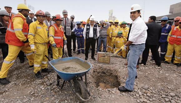 El 14 de abril del 2014, el entonces presidente Ollanta Humala colocó la primera piedra del Centro de Convenciones de Lima, ubicado en el distrito de San Borja. (Foto: Sepres)