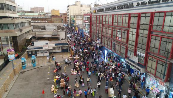 Hace una semana la Municipalidad de Lima inició el Plan Navidad Segura 360° 2020, pero persisten las aglomeraciones. (Foto: Bryan Albornoz / GEC)