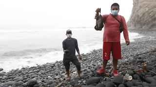 Derrame de petróleo: a dos meses del desastre ecológico crudo aún envenena playas de difícil acceso