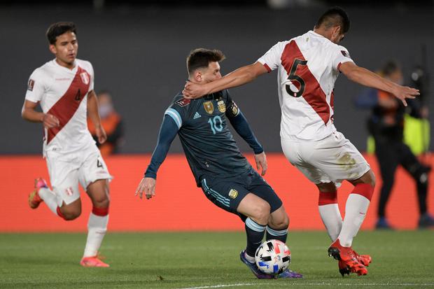 The Peruvian team faced Argentina for the Qatar 2022 Qualifiers at the Estadio Monumental de River Plate |  Photo: AP / AFP / Reuters