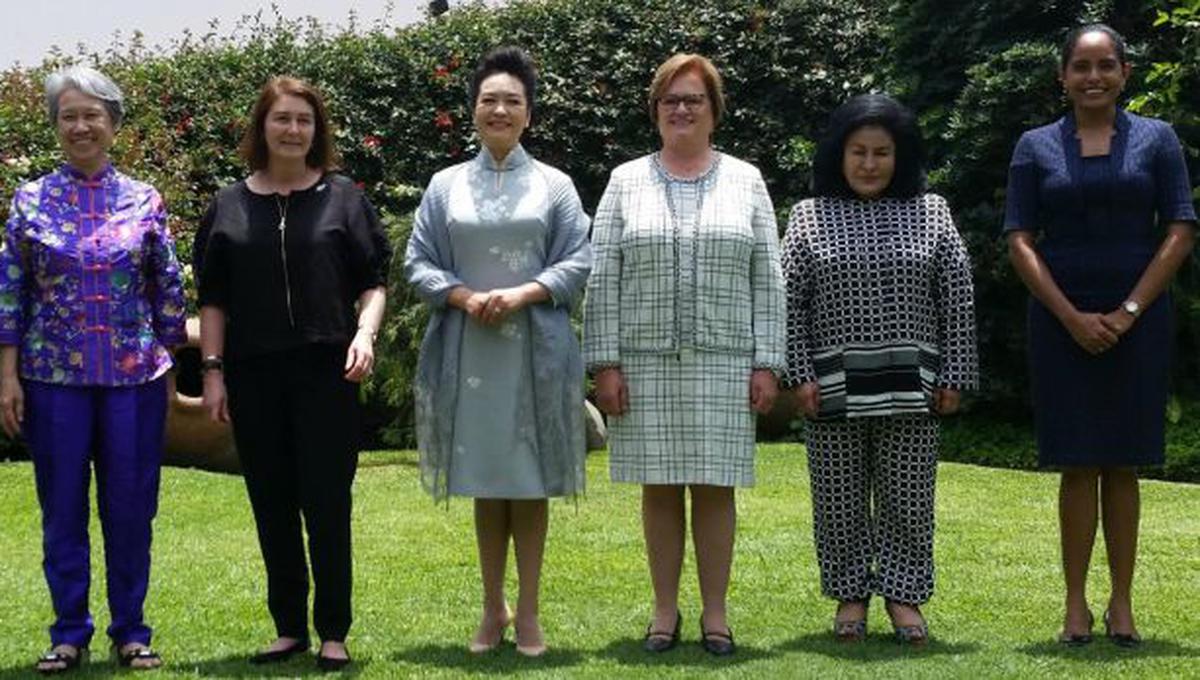 Nancy Lange recorrió Lima con esposas de líderes del APEC