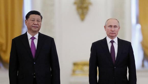 El presidente chino, Xi Jinping, y su homólogo ruso, Vladimir Putin, durante una reunión en Moscú. (Foto: Reuters)