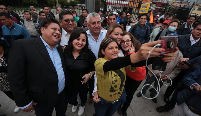 Congresistas de Fuerza Popular marcharon en respaldo a su lideresa, Keiko Fujimori. (Foto: Hugo Pérez/ El Comercio)