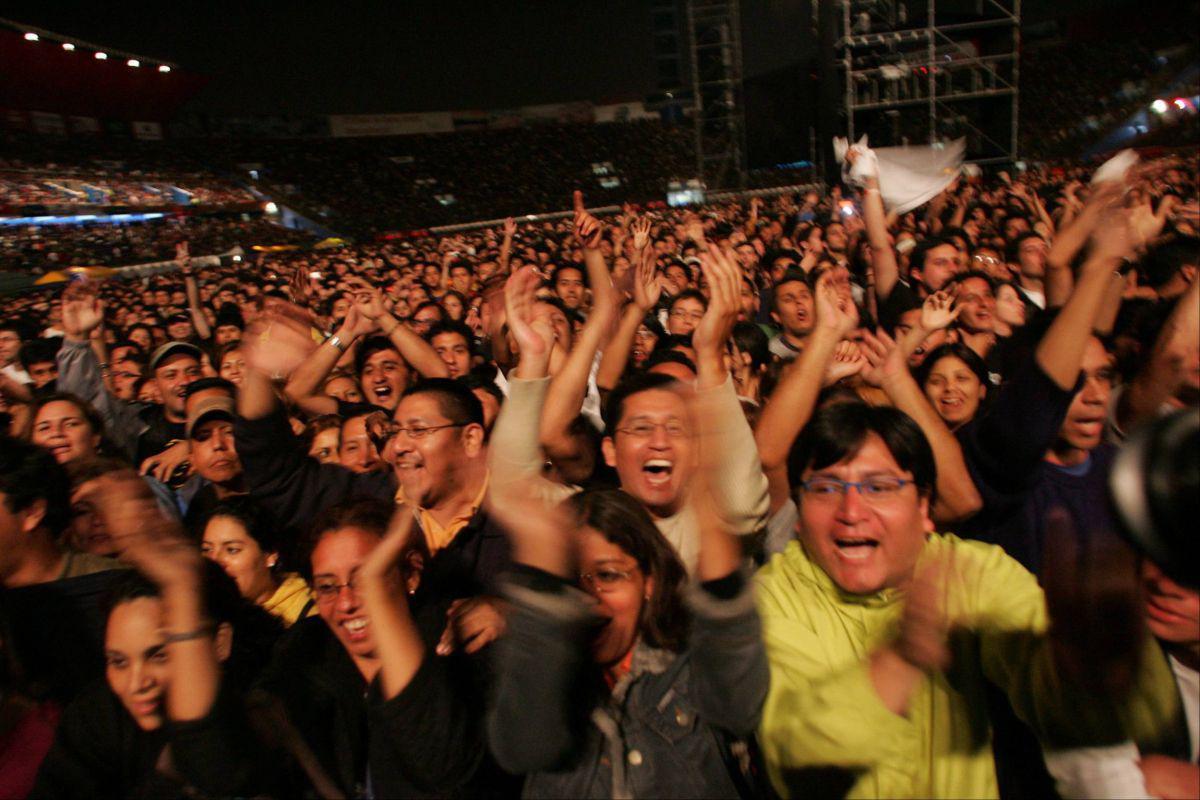 Soda Stereo se presentó en dos multitudinarios conciertos el 8 y 9 de diciembre del 2007. El espectáculo en el Estadio Nacional formaba parte de la gira "Me verás volver" en el que la mítica banda argentina, conformada por Gustavo Cerati, Charly Alberti y Zeta Bosio, se reunía por primera vez en una década. (Foto: El Comercio)