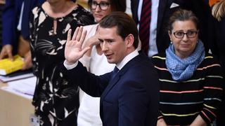 El presidente austríaco destituye oficialmente al gobierno de Kurz