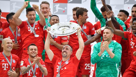 Ribery levantando su última Bundesliga con el Bayern Múnich. (Foto: AFP)