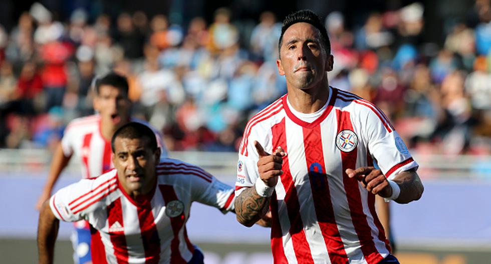 Lucas Barrios se encargó de poner el empate entre Paraguay y Uruguay. (Foto: Getty Images)