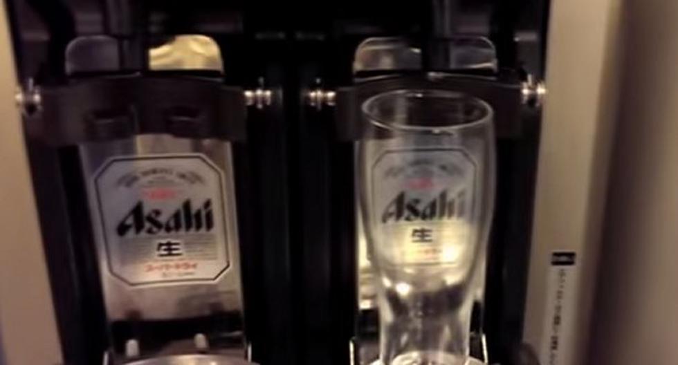 Mira la esxtraña forma de servir cerveza en Japón. (Foto: Captura)