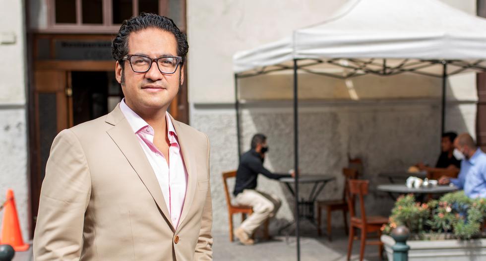 El ministro Chicoma en una mesa de El Cordano, en el Centro de Lima. De las cosas positivas que ha dejado este período para el rubro, la ampliación de terrazas en espacios públicos es una de las más significativas. Fotos: Omar Lucas.