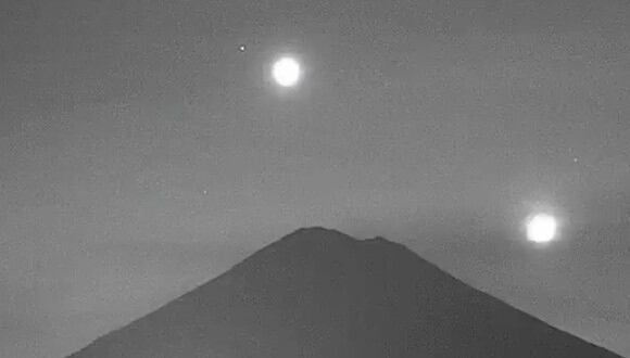 La Luna, Marte y Venus entraron en conjunción sobre el volcán Popocatépetl. | Foto: @webcamsdemexico