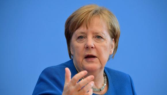 La canciller alemana Angela Merkel alertó que hasta el 70% de sus compatriotas se contagiará de coronavirus. (AFP / Tobias SCHWARZ).
